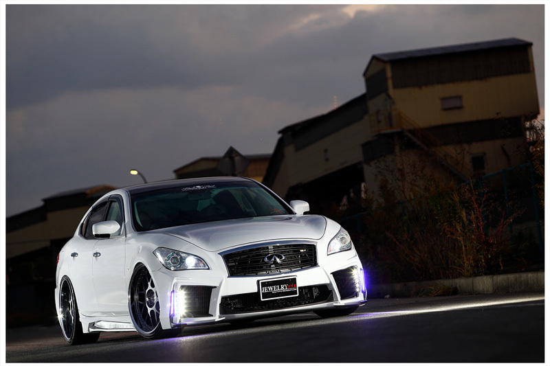 経典 FUGA Y51 前期 リアハーフスポイラー ダクトタイプ FRP ad-naturam.fr
