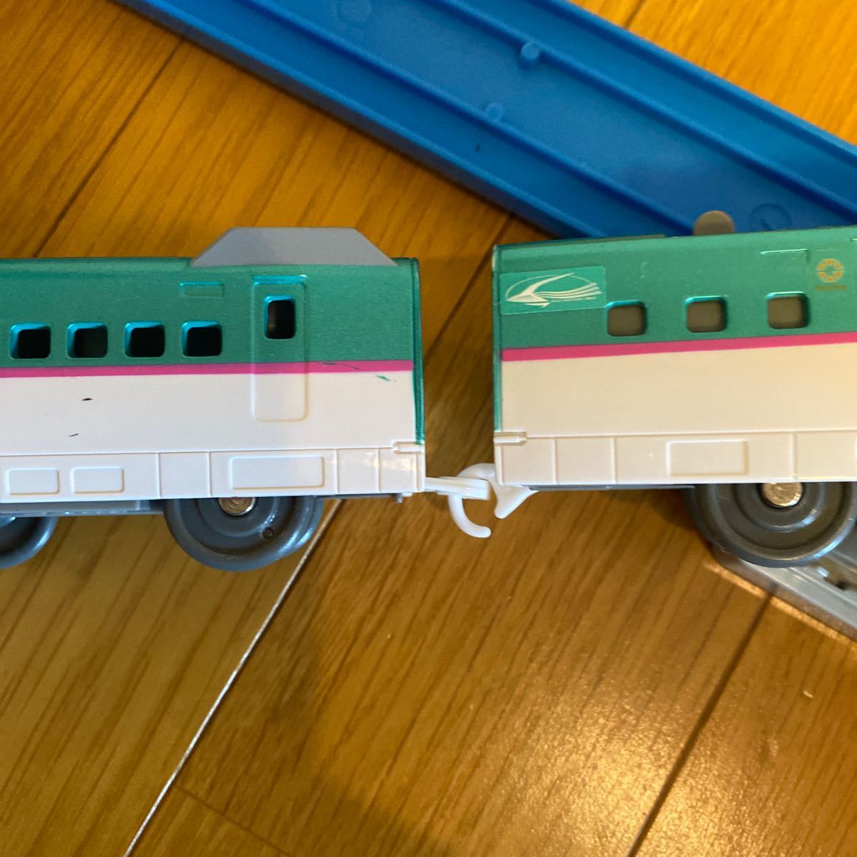 プラレール 連結E6系スーパーこまち&トミカアーチ踏切セット+ プラレール 連結E6系スーパーこまち&トミカアーチ踏切セット+
