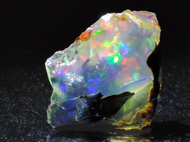 * opal. raw ore *7.4ct/20.0mm* natural stone . white stone * mineral raw ore *