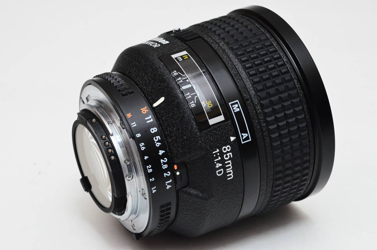 Nikon AF Nikkor 85mm F1.4D #211 美品 フードHN-31付_画像2