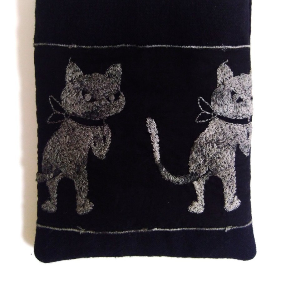 スマホポーチ　ハンドメイド　クロッチ　刺繍　ショルダーポーチ　猫　モノトーン　シンプル