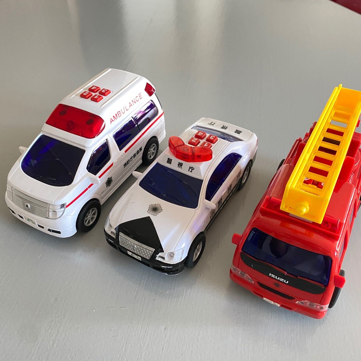 Paypayフリマ トイコー ミニサウンド パトカー 救急車 はしご消防車 セット