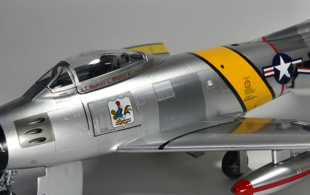 プラモ完成品☆ノースアメリカンF-86Fセイバー戦闘機☆朝鮮戦争