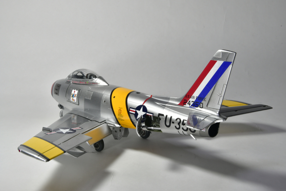 プラモ完成品☆ノースアメリカンF-86Fセイバー戦闘機☆朝鮮戦争