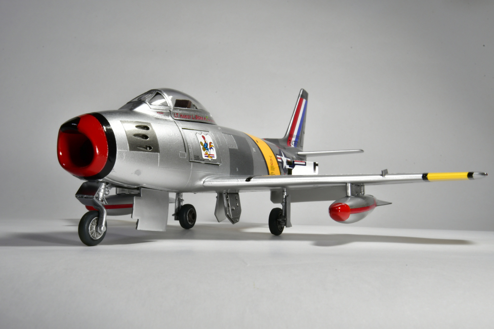 プラモ完成品☆ノースアメリカンF-86Fセイバー戦闘機☆朝鮮戦争