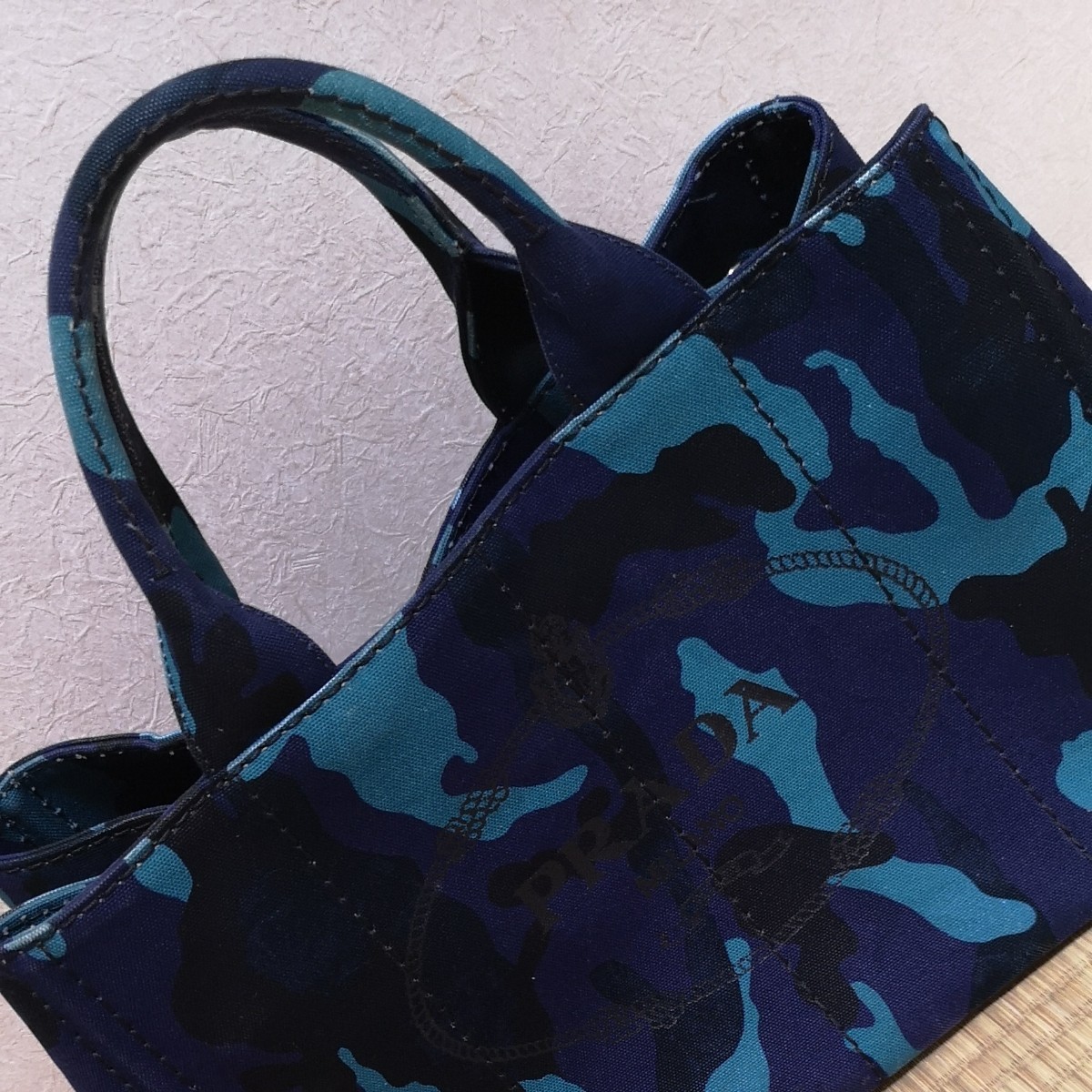 PRADA プラダ カナパ 美品 迷彩柄 今だけ値下げ|Yahoo!フリマ PRADA プラダ カナパ 美品 迷彩柄 今だけ値下げ|Yahoo!フリマ