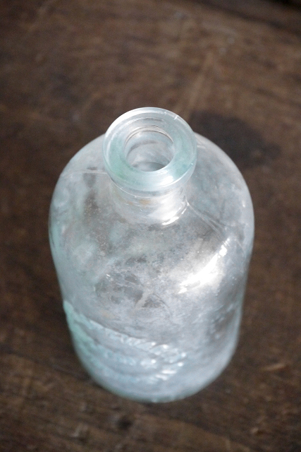  antique BLUING glass bottle [ktt-177] display collectable interior USA medicine in dust real bottle animal canister Vintage bin 