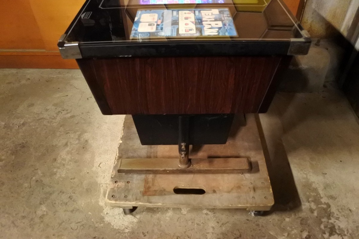  game table retro coffee shop TEKI-PAKI. body Junk present condition goods block game 