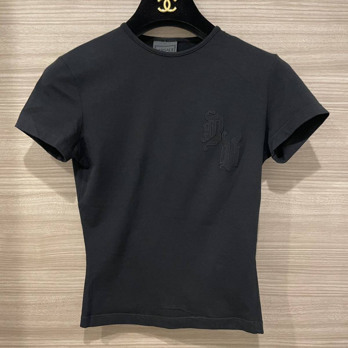 VERSACE JEANS SIGNATURE ヴェルサーチ Ｔシャツ ゴシックロゴ ブラック_画像1