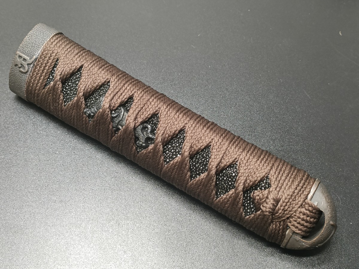 日本刀柄　大刀柄　目釘付き　居合刀用　新品　全長約15CM 本鮫皮木製綿巻