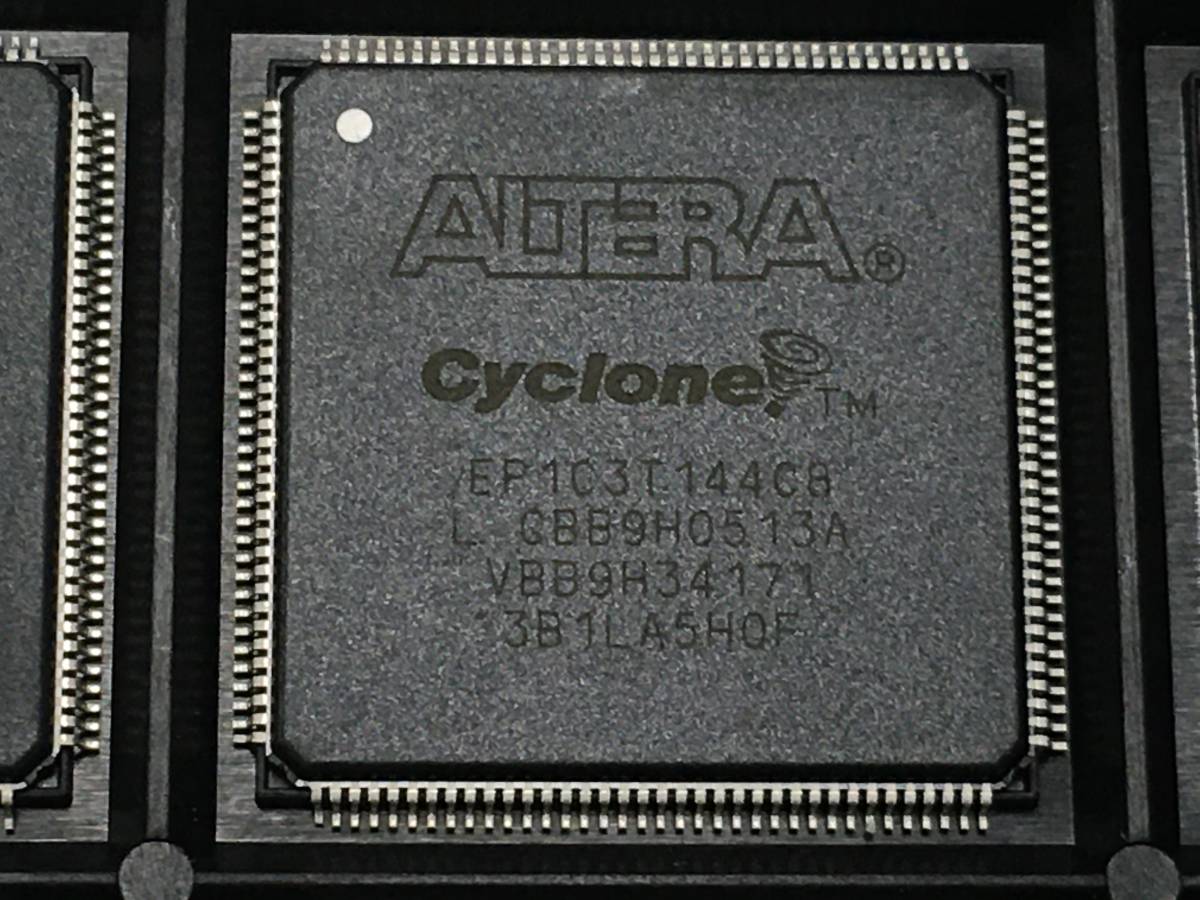 Altera　Cyclone　EP1C3T144C8　18個