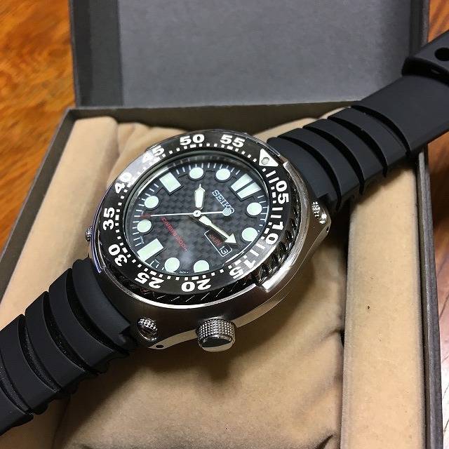 送料無料 セイコー ダイバー 美品 7N36型 バズソー SEIKO DIVERS 200m 稼動品 ブラックカーボンフェイス 新品ベルト装着 SEIKO