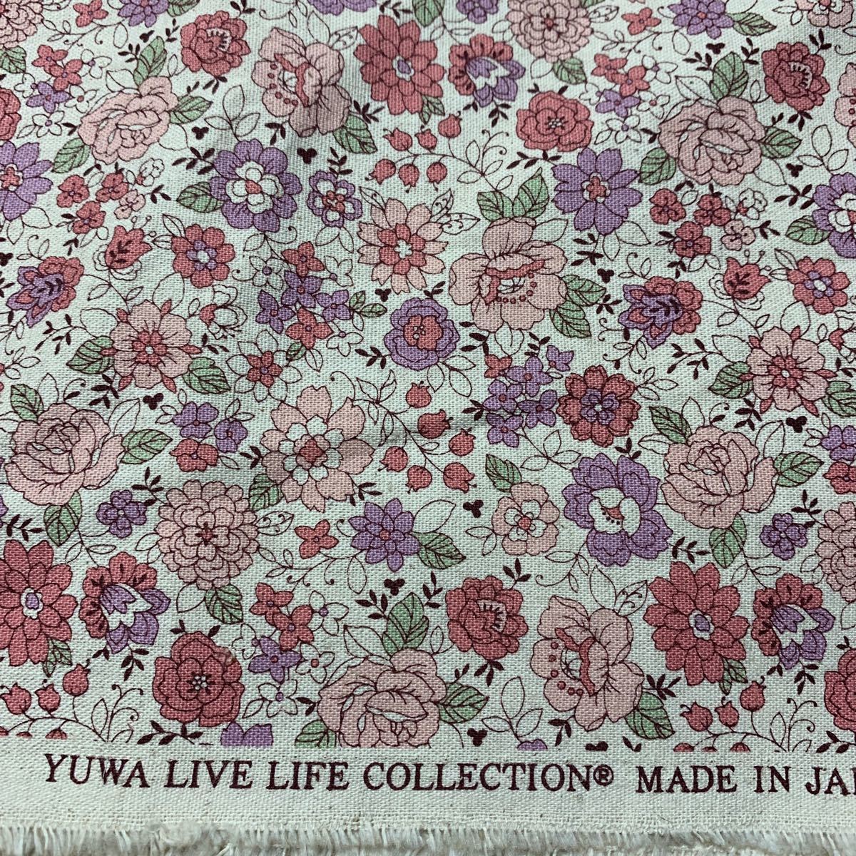 YUWA ピンク系小花柄の生地