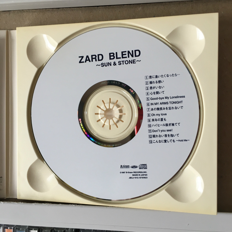 ZARD「BLEND ~ SUN & STONE ~」＊坂井泉水さんが「夏」をテーマに選曲したベスト盤　＊「揺れる想い 」や「君がいない」他、収録　＊国内盤_画像5