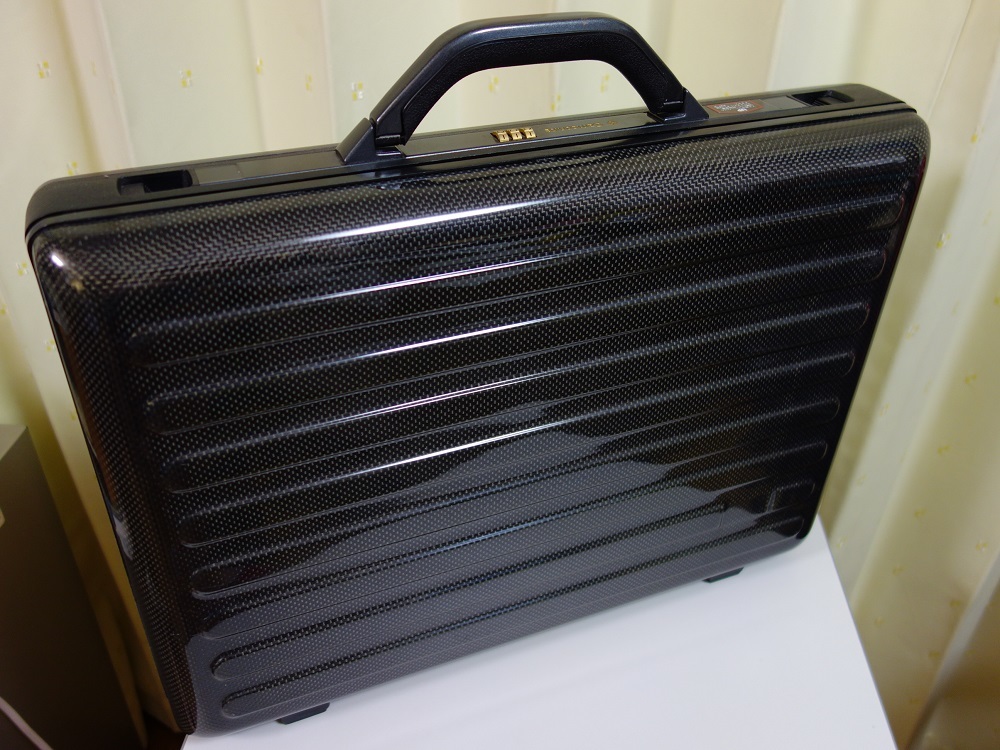 Samsonite Samsonite real carbon attache case ( made in Japan ) rare article finest quality goods 