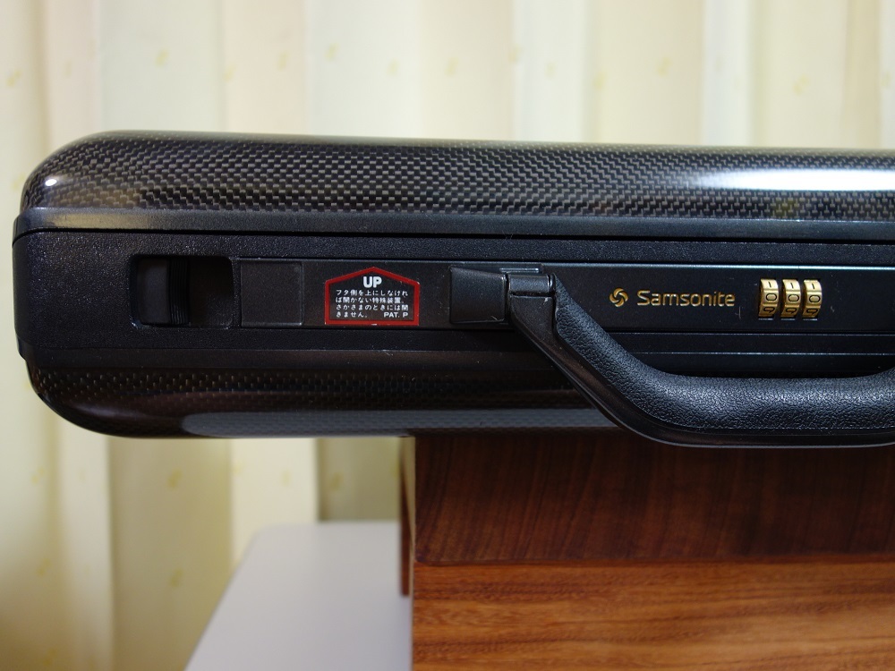 Samsonite Samsonite real carbon attache case ( made in Japan ) rare article finest quality goods 