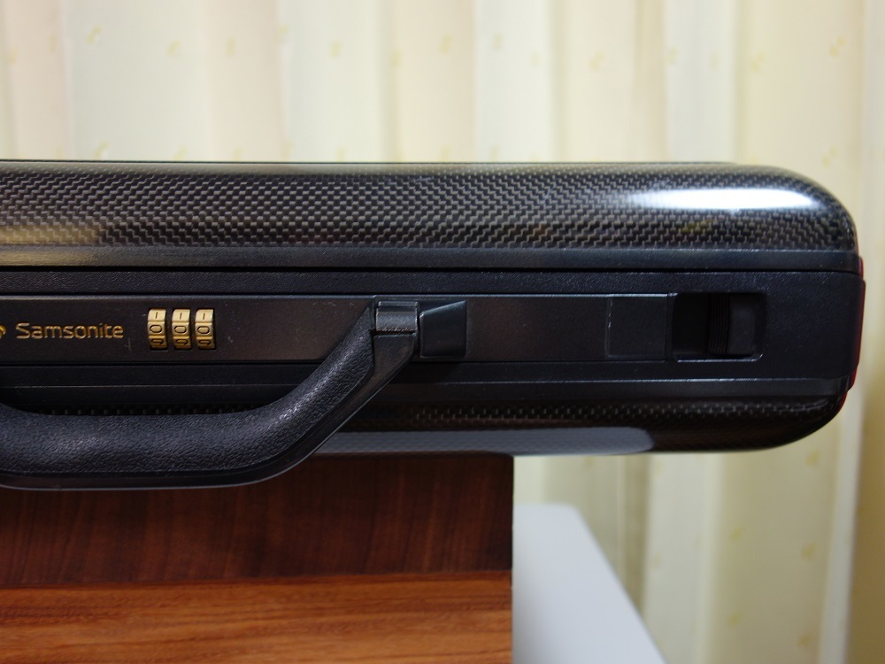 Samsonite Samsonite real carbon attache case ( made in Japan ) rare article finest quality goods 