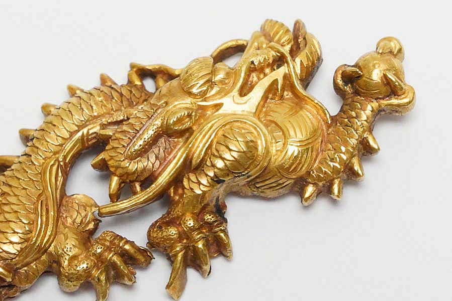  preservation sword fittings expert evidence . capital gold . pure gold ground . dragon map large eyes . sword fittings long sword . guard on sword small pattern . eyes .