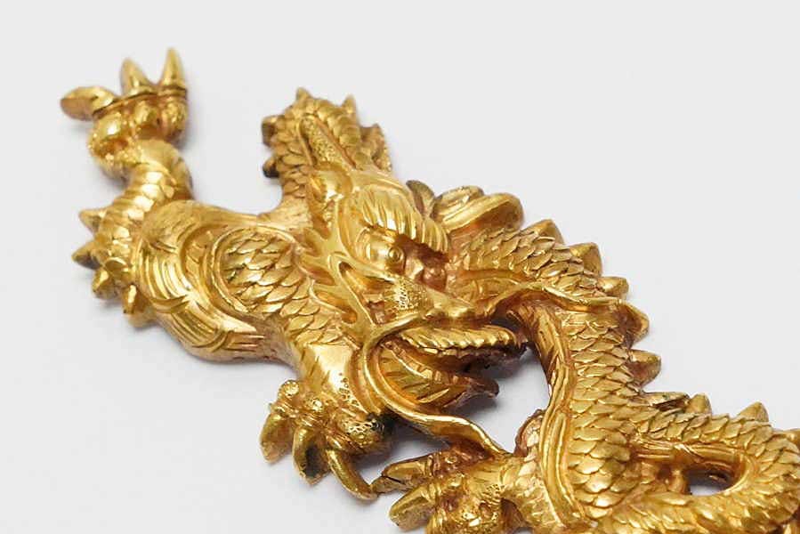  preservation sword fittings expert evidence . capital gold . pure gold ground . dragon map large eyes . sword fittings long sword . guard on sword small pattern . eyes .