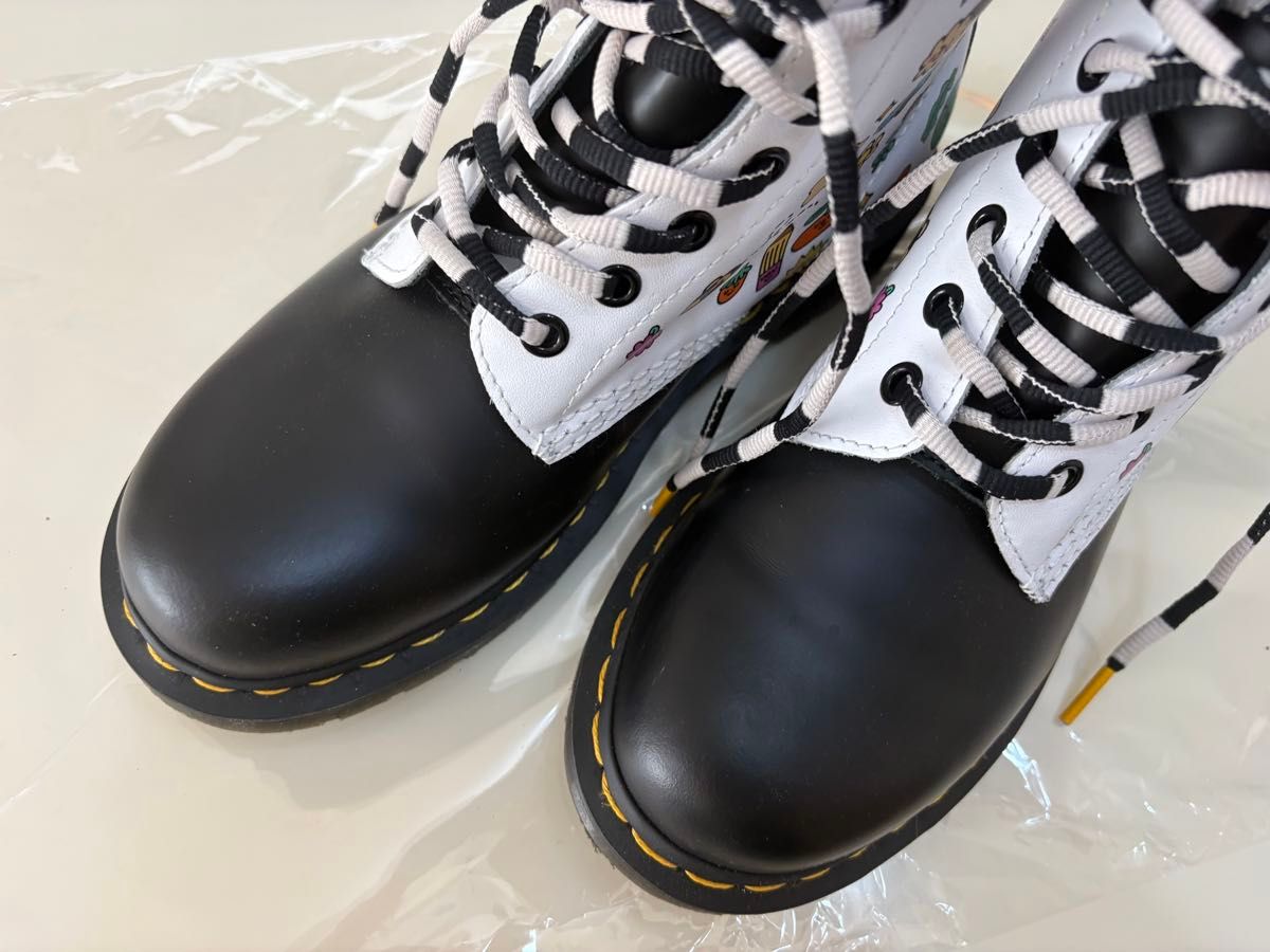 Dr Martens ドクターマーチン uk8 ブーツ ホワイト 系 総柄 24 