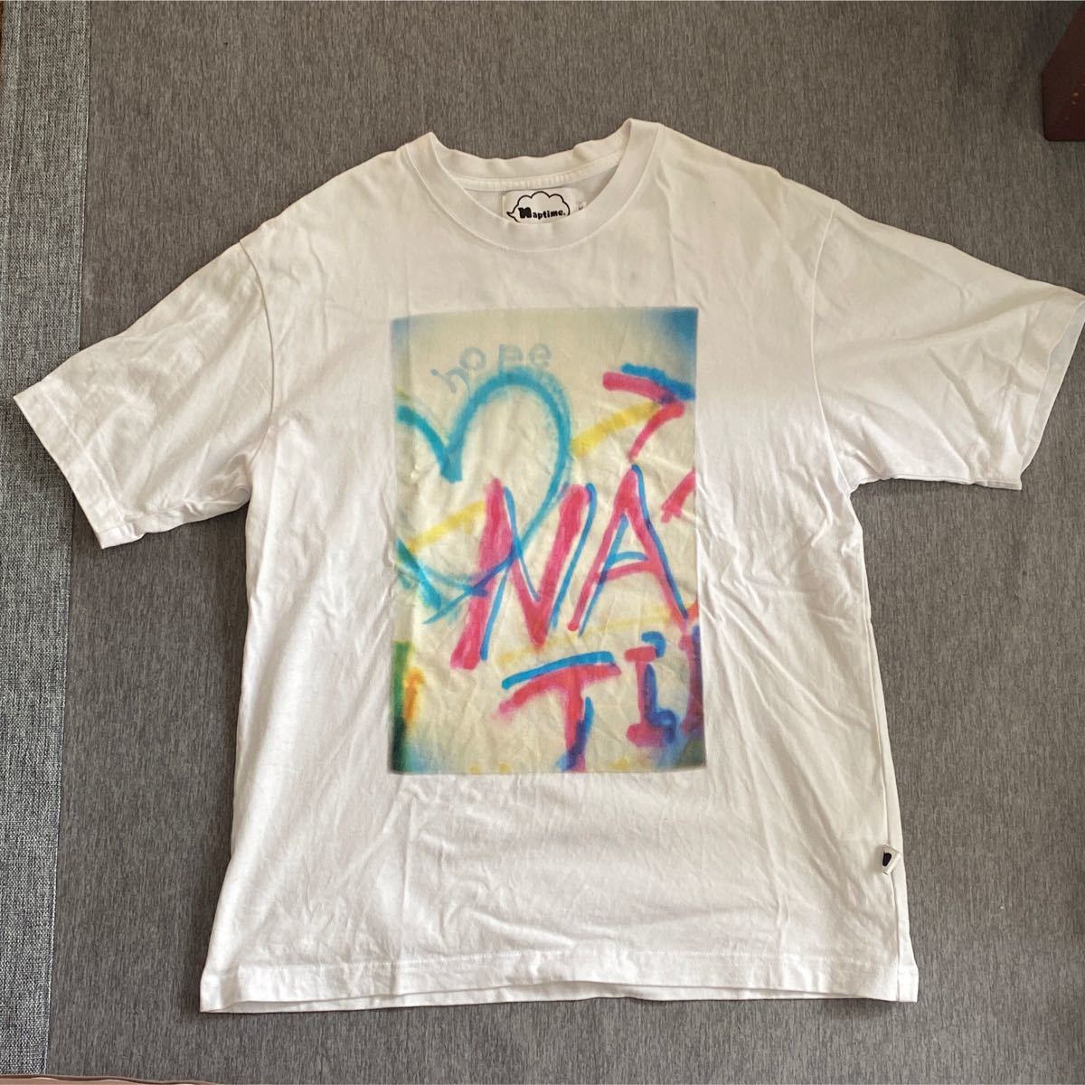 割引も実施中 Nissy naptime スプレープリント Tシャツ