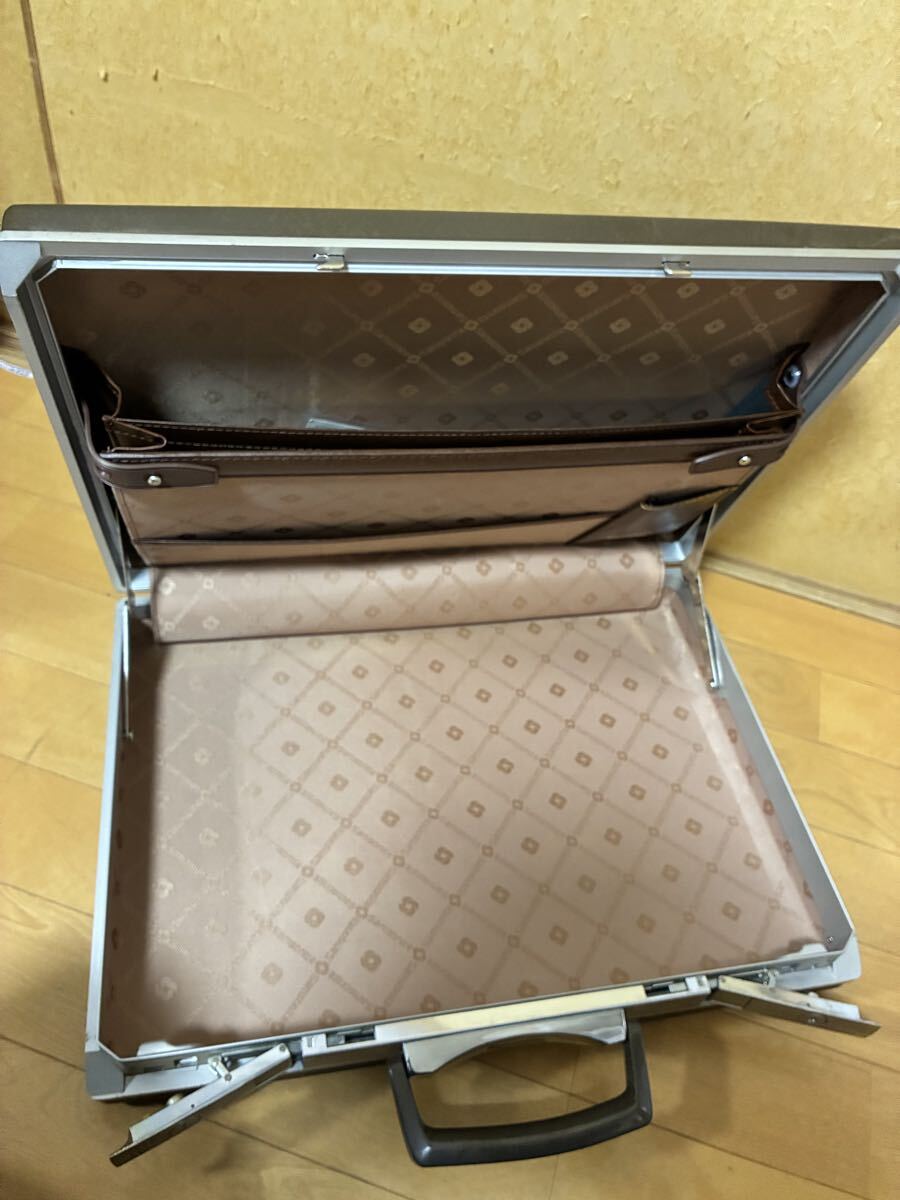昭和レトロ Samsonite サムソナイト アタッシュケース ブラウン ※金属部分サビあり、鍵あり_画像4