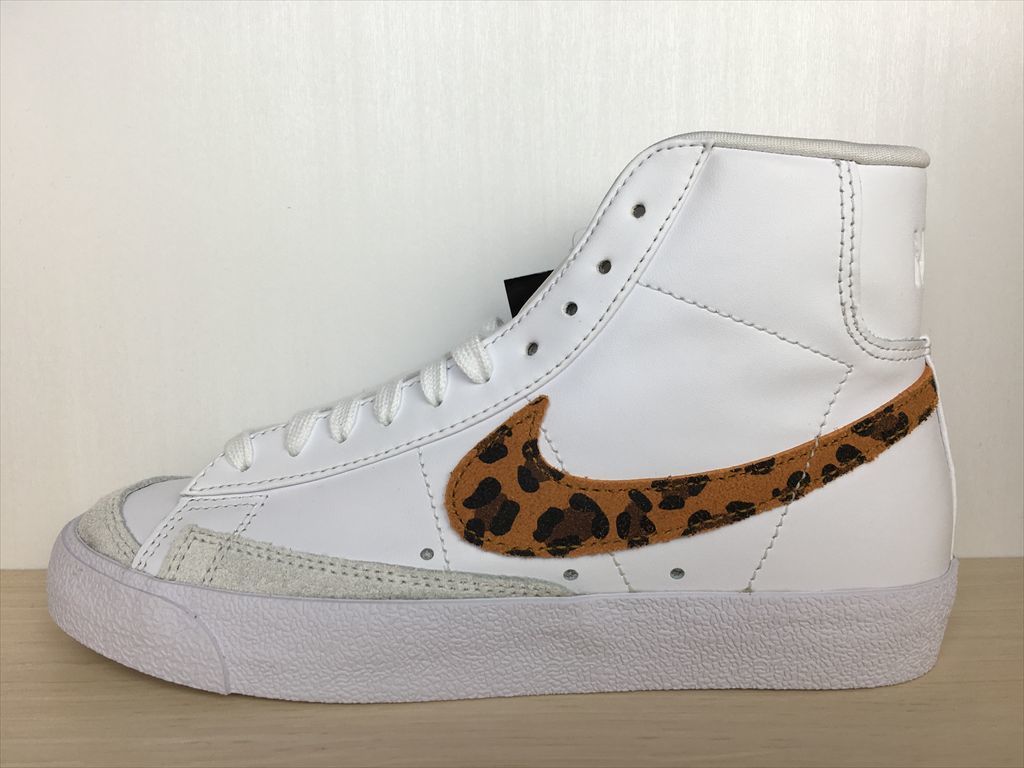 NIKE（ナイキ） BLAZER MID'77 SE（ブレーザーMID'77SE） DA8736-101 スニーカー 靴 ウィメンズ 23,0cm 新品 (814)_画像1