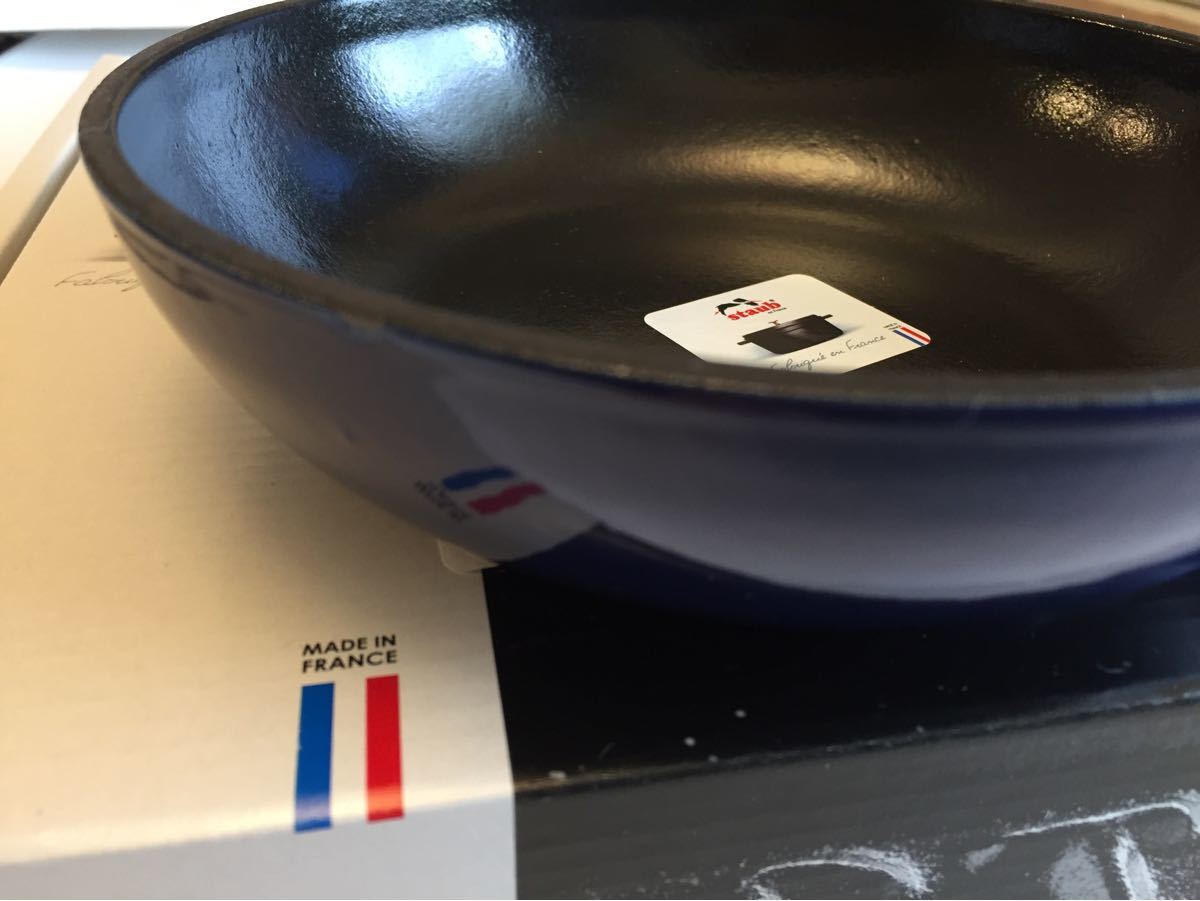 新品・未使用・正規品 【シリアルナンバー付】ストウブ STAUB 新品・未使用・正規品 【シリアルナンバー付】ストウブ STAUB