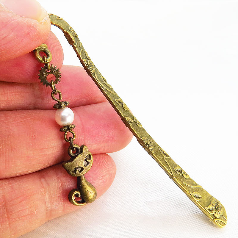  antique Gold. cat motif . pearl.. pretty book marker . book mark Swarovski pearl floral print pattern 