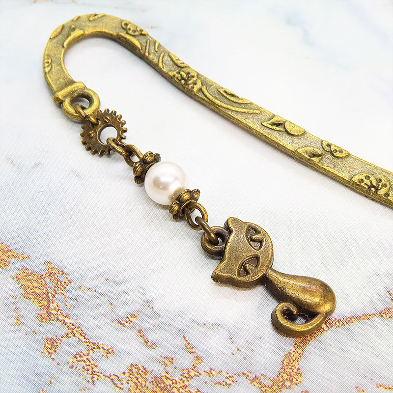  antique Gold. cat motif . pearl.. pretty book marker . book mark Swarovski pearl floral print pattern 