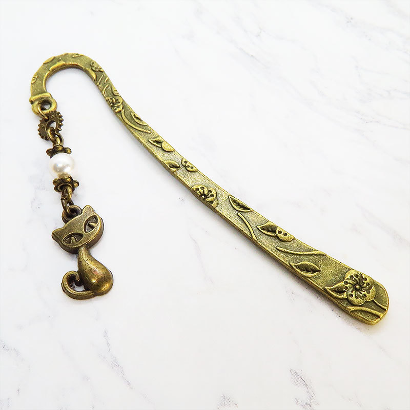  antique Gold. cat motif . pearl.. pretty book marker . book mark Swarovski pearl floral print pattern 