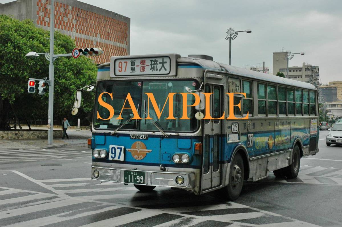 D【バス写真】Ｌ版２枚 那覇交通 いすゞBU04 沖縄  （４）の画像1