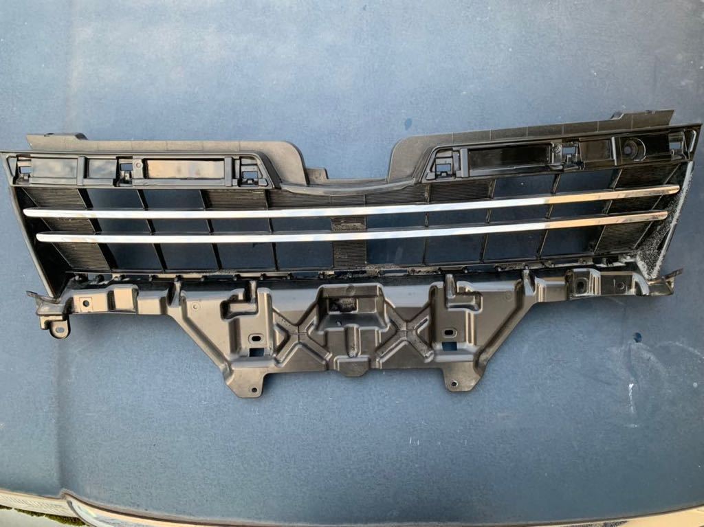 ヤフオク ヴォクシー 80系 前期 フロントグリル ロア Zrr8 ヤフオク ヴォクシー 80系 前期 フロントグリル ロア Zrr8