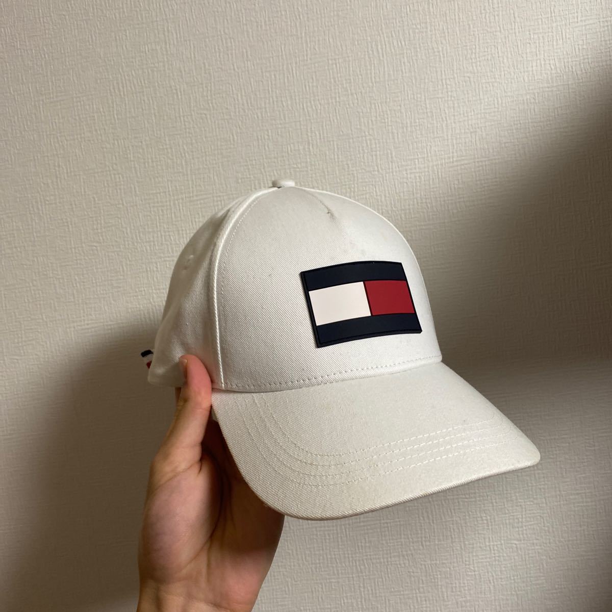 トムフォード TOM FORD 帽子 キャップ 黒 ロゴ付き 帽子 トムフォード TOM FORD 帽子 キャップ 黒 ロゴ付き 帽子
