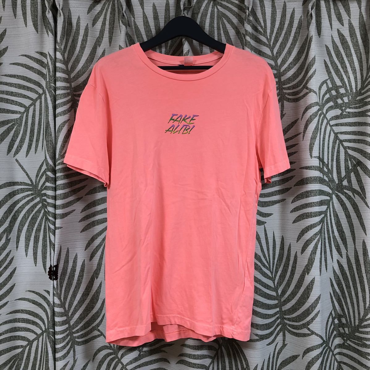 激安価格！美品です！H&M カラフルデザイン★蛍光ピンクオレンジ★半袖Tシャツ　Tシャツ