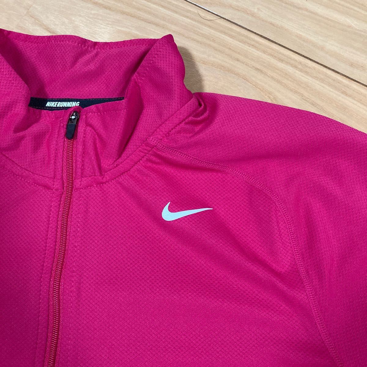 NIKE ランニングシャツ ハーフジップ 半袖シャツMサイズ 中古美品 ピンク