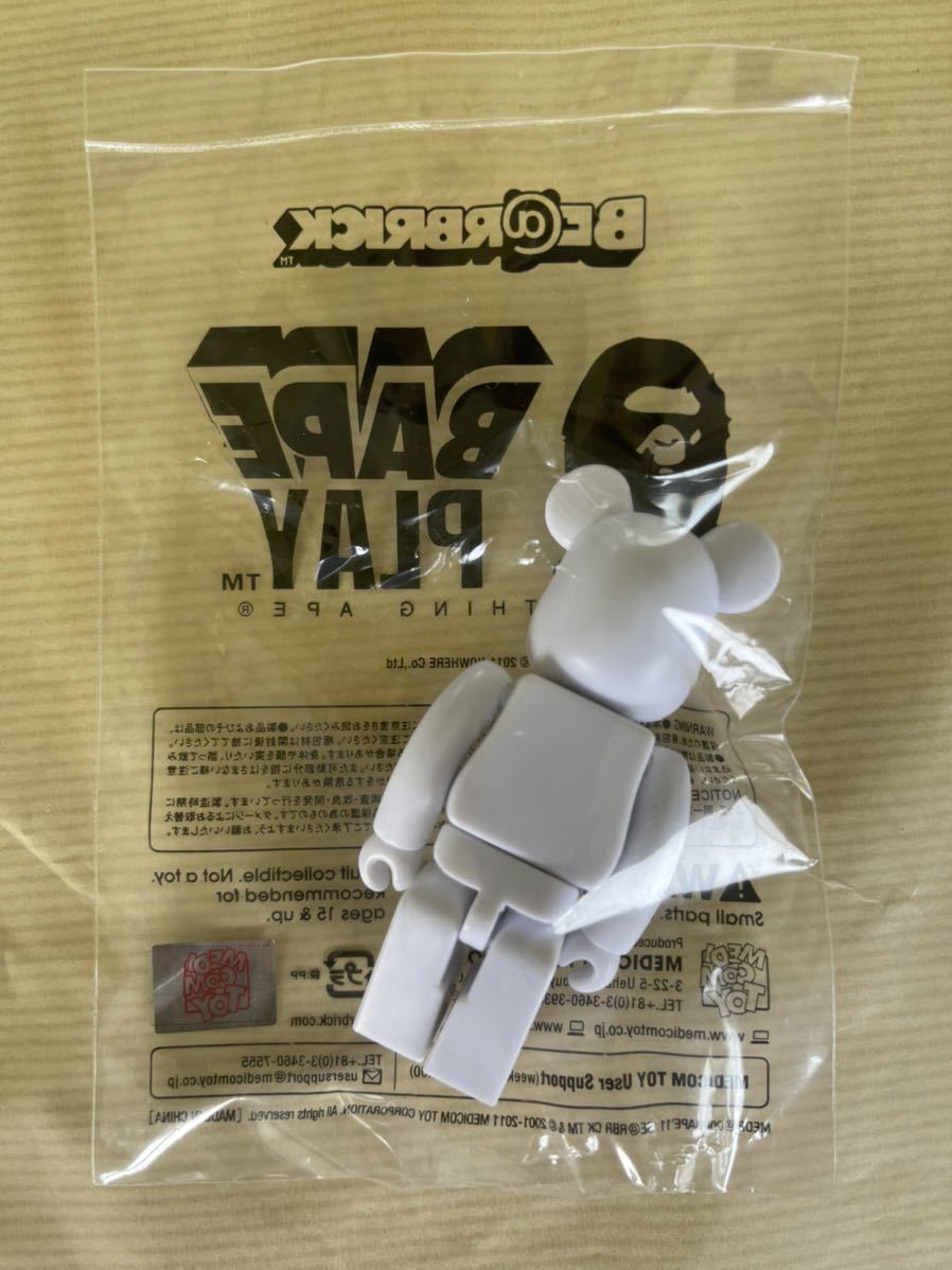 ★新品未開封 Be@RBRICK BAPE PLAY 100% 2011 ノベルティ 白　/ APE エイプ A Bathing Ape_画像2