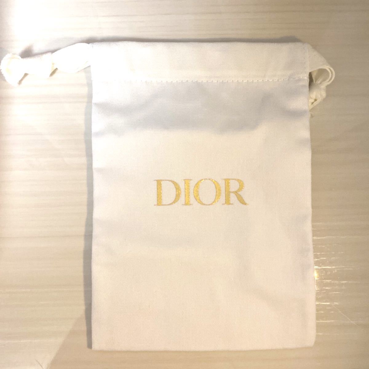 ディオールコンパクトミラー DIOR白い巾着袋付き 最大75%OFFクーポン