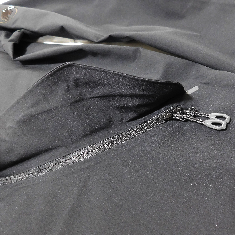 マムート 防水 ゴアテックス コート ジャケット ブラック MAMMUT OBELISK オベリスク GORE-TEX 黒_フロントポケットのフラップ