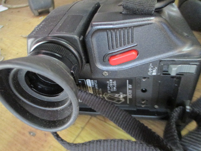 パナソニック Panasonic S-VHS-C ビデオカメラ NV-S5 動作未確認 
