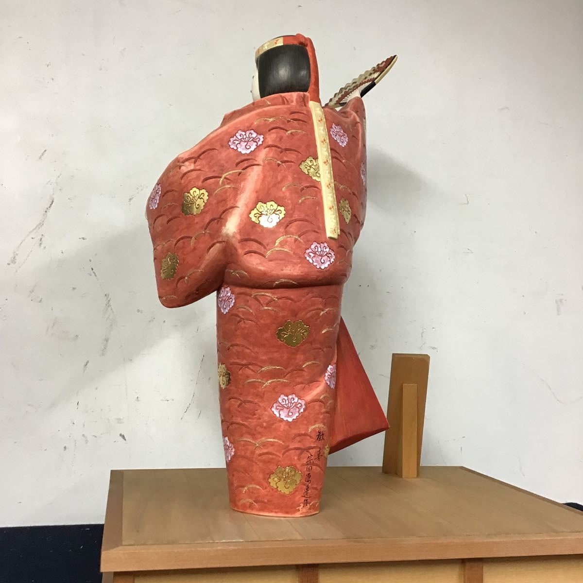 日本人形 博多人形 伝統工芸 宗田源造作 歓喜 無傷 台付 銘品 福岡 日本人形 博多人形 伝統工芸 宗田源造作 歓喜 無傷 台付 銘品 福岡