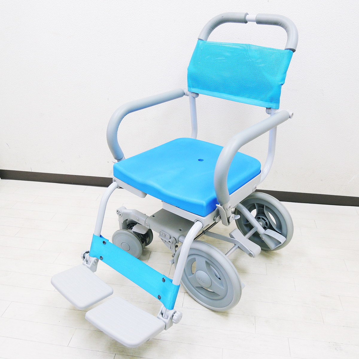 無料発送 シャワーキャリー くるくるチェアD O型穴有りシート KRU-172