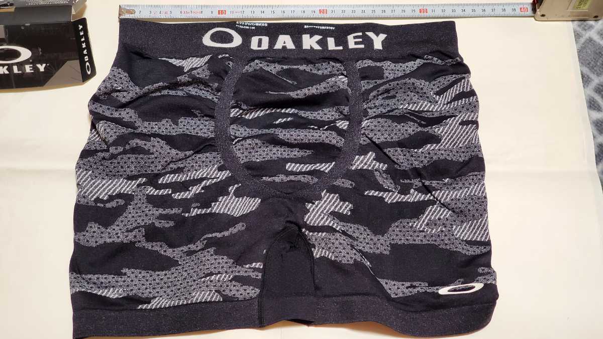 OAKLEY オークリー　ボクサーショーツO-FIT BOXER SHORTS 4.0 メンズサイズLL胴囲94～104カラー黒灰 未使用品タグ付　参考市場価格1760円_画像3