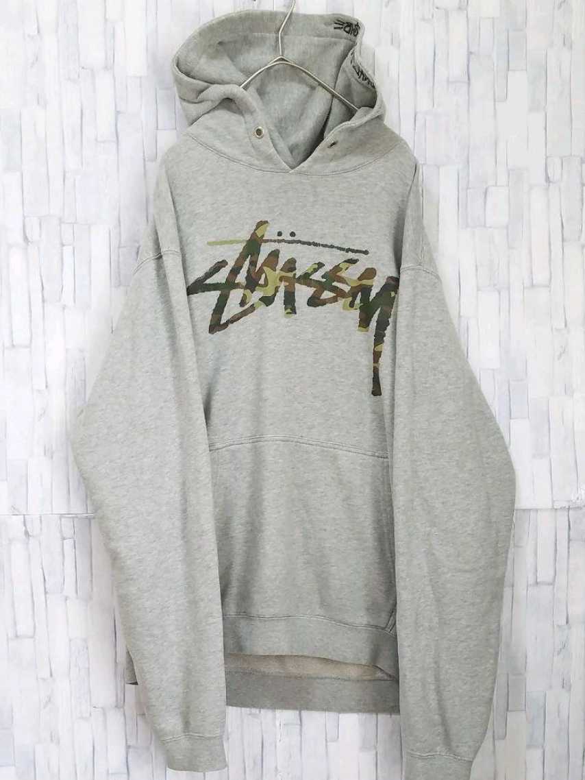 stussy ステューシー 長袖 パーカー スウェット プルオーバー ビッグロゴ デカロゴ ビッグプリント サイズM グレー フーディ 迷彩柄 ｜PayPayフリマ