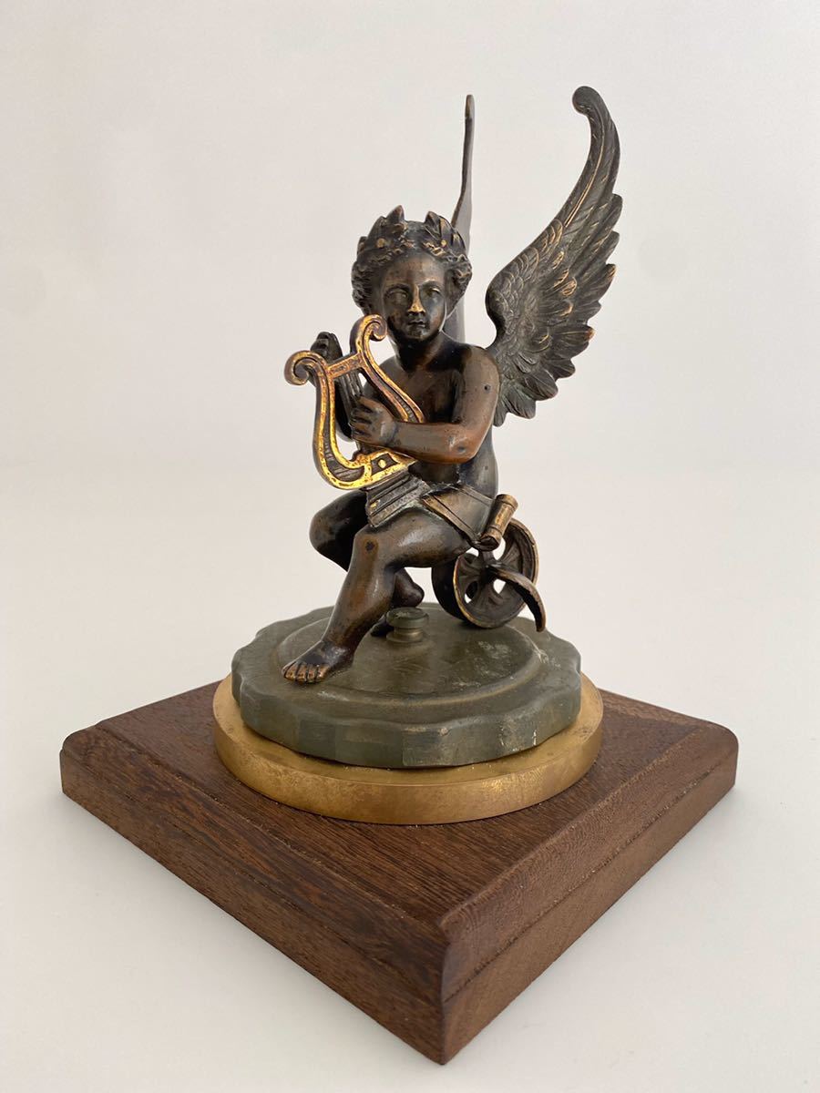 Winged Cherub,Sitting on a winged wheel.琴を弾く天使1910年代の英国製マスコット,1870年代の彫刻ブロンズ製 FoundryMarks