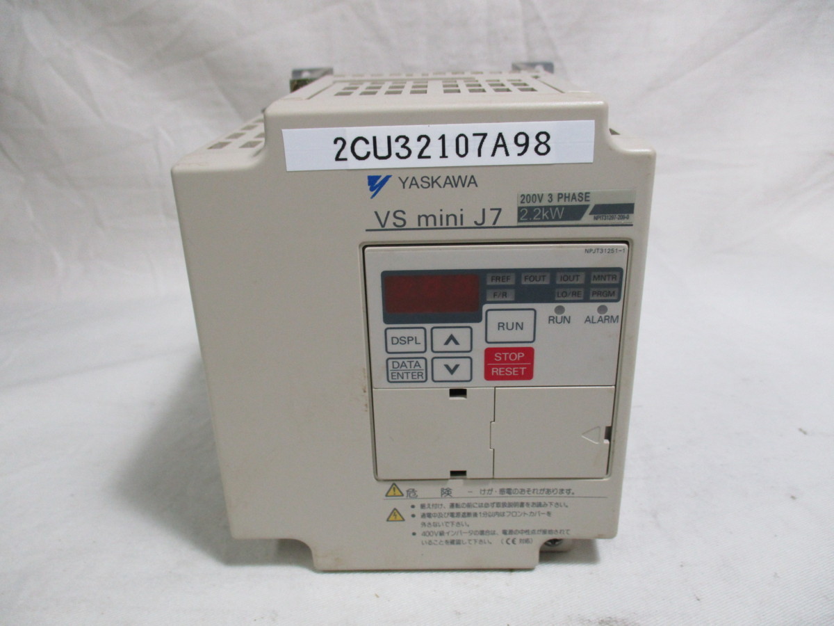 YASKAWA 安川電機 インバータ CIMR J7CAP2 2.2KW