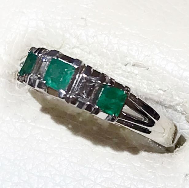 *Pt850 emerald 0.30ct& diamond ring *