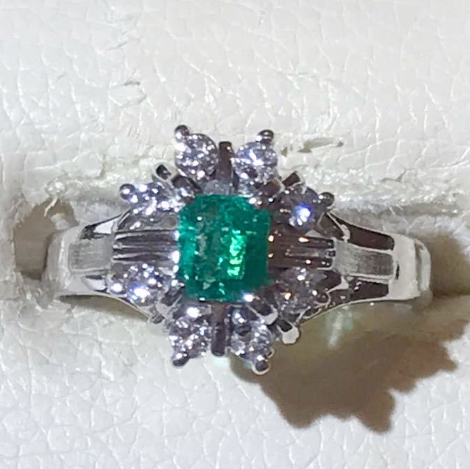 *Pt900 emerald 0.30ct& diamond ring *