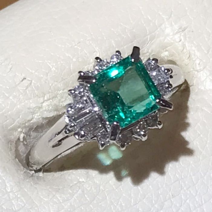 * jewelry makiPt850 emerald 0.92ct& diamond ring *