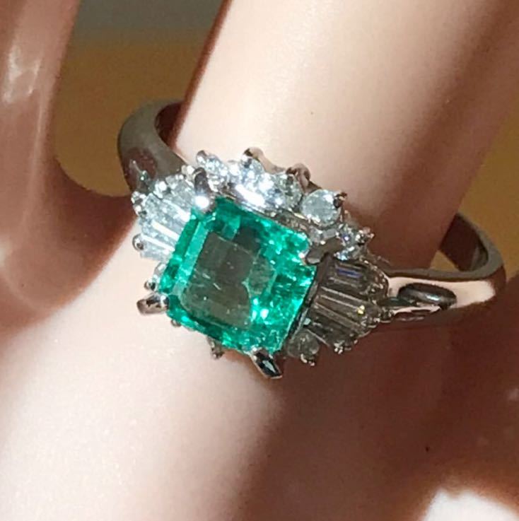 * jewelry makiPt850 emerald 0.92ct& diamond ring *